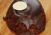 Flourless chocolate cake with chocolate ganache