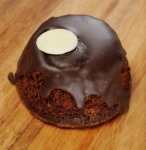 Flourless chocolate cake with chocolate ganache
